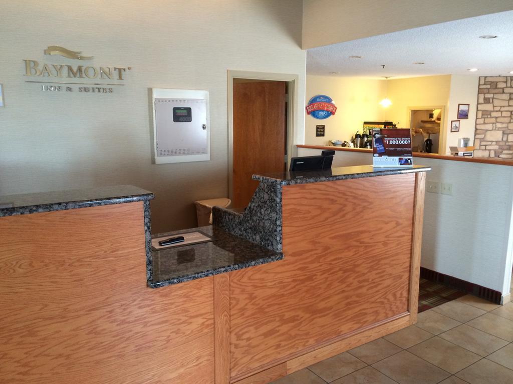 Baymont By Wyndham Metropolis Hotel Exterior foto